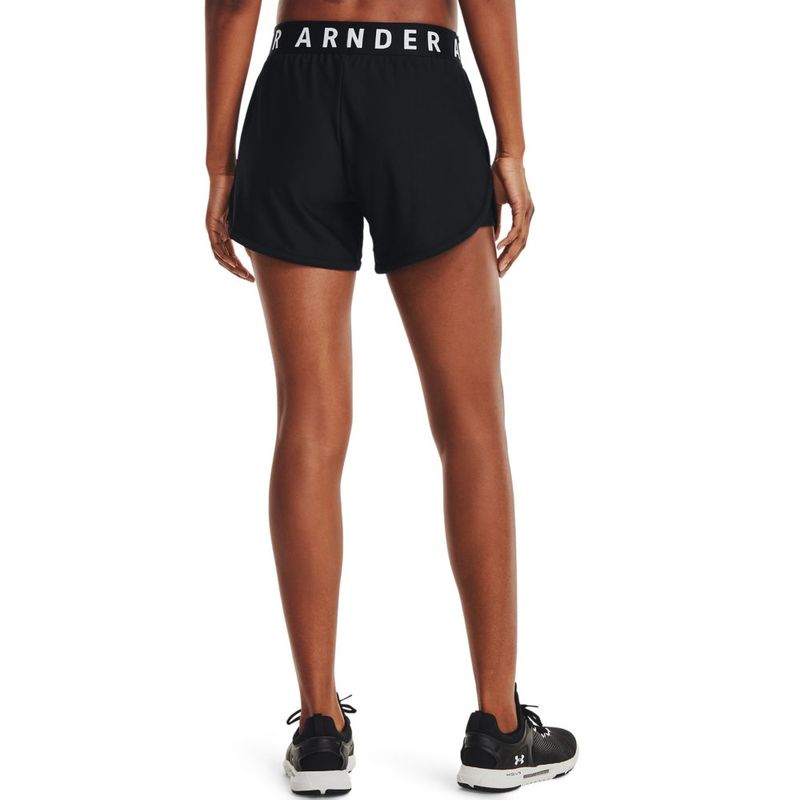Pantaloneta-under-armour-para-mujer-Play-Up-5In-Shorts-para-entrenamiento-color-negro.-Reverso-Sobre-Modelo