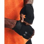 Guantes-under-armour-para-hombre-M-S-Training-Glove-para-entrenamiento-color-negro.-En-Modelo