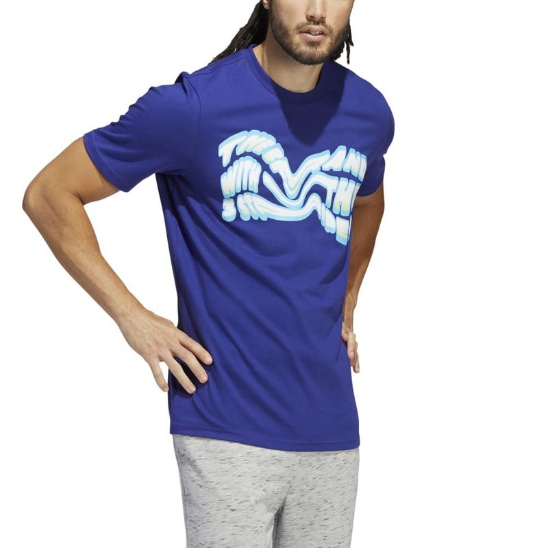 Camiseta-Manga-Corta-adidas-para-hombre-M-Heat-Verb-G-T-para-moda-color-azul.-Zoom-Frontal-Sobre-Modelo
