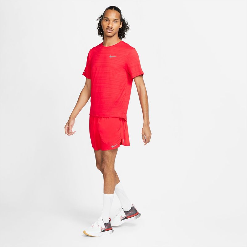 Camiseta-Manga-Corta-nike-para-hombre-M-Nk-Df-Miler-Top-Ss-para-correr-color-rojo.-Outfit-Completo