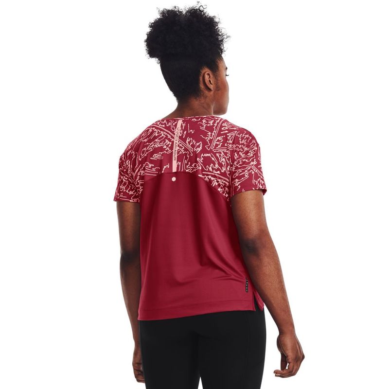 Camiseta-Manga-Corta-under-armour-para-mujer-Ua-Rush-Energy-Novelty-Ss-para-entrenamiento-color-rosado.-Reverso-Sobre-Modelo