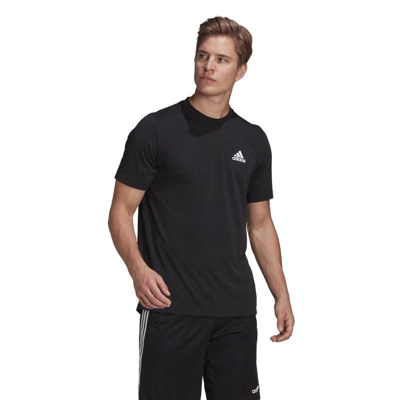 Camiseta-Manga-Corta-adidas-para-hombre-M-Fr-T-para-entrenamiento-color-negro.-Frente-Sobre-Modelo