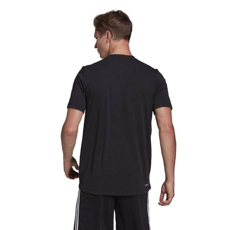 Camiseta-Manga-Corta-adidas-para-hombre-M-Fr-T-para-entrenamiento-color-negro.-Reverso-Sobre-Modelo