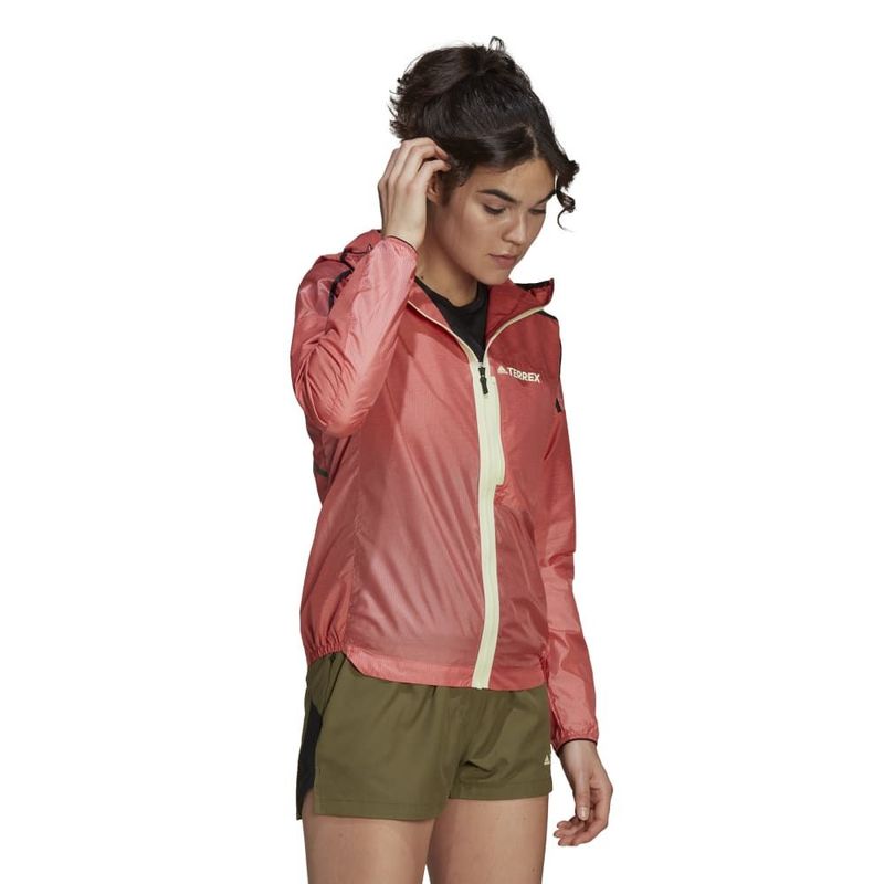 Chaqueta-adidas-para-mujer-Agr-Windweave-J-W-para-outdoor-color-amarillo.-Outfit-Completo