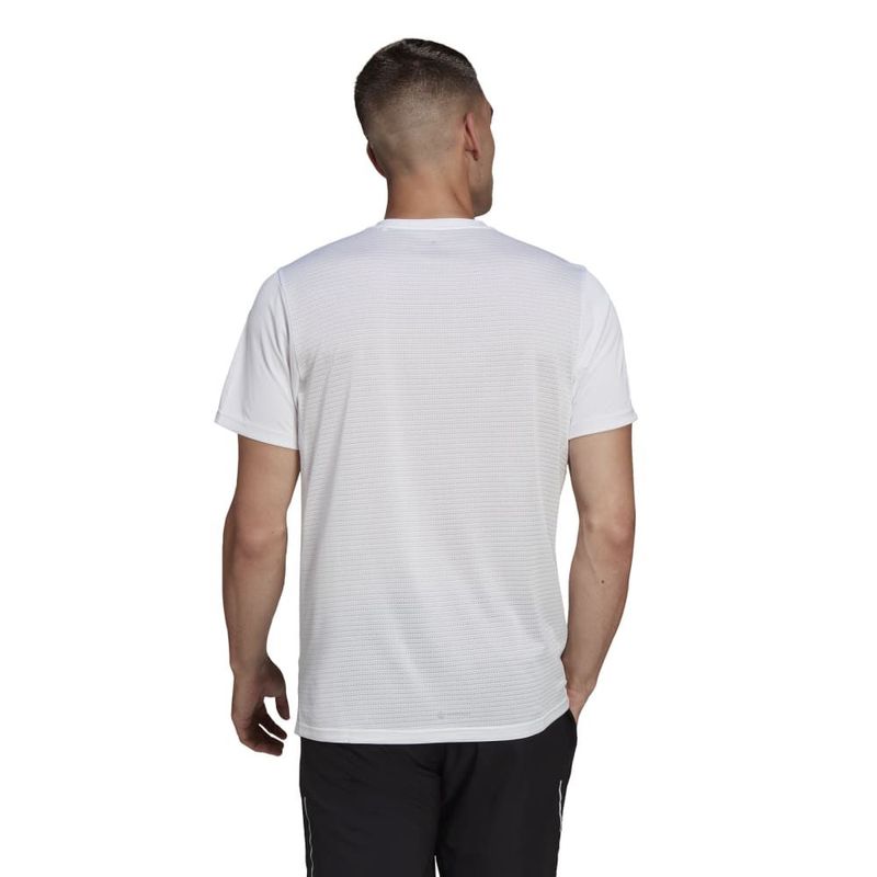 Camiseta-Manga-Corta-adidas-para-hombre-Own-The-Run-Tee-para-correr-color-blanco.-Reverso-Sobre-Modelo