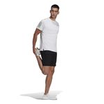 Camiseta-Manga-Corta-adidas-para-hombre-Own-The-Run-Tee-para-correr-color-blanco.-Outfit-Completo