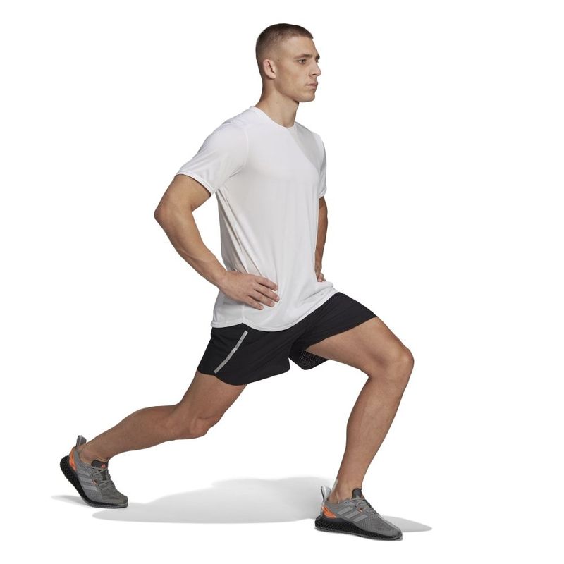 Camiseta-Manga-Corta-adidas-para-hombre-D4R-Tee-Men-para-correr-color-blanco.-Lateral-Sobre-Modelo