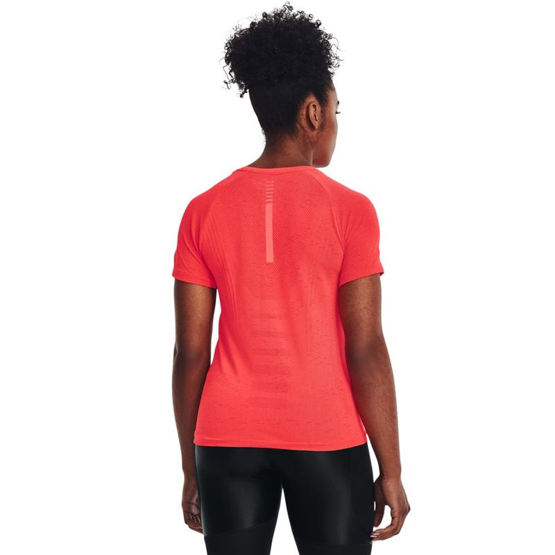 Camiseta-Manga-Corta-under-armour-para-mujer-Ua-Seamless-Run-Ss-para-correr-color-naranja.-Reverso-Sobre-Modelo