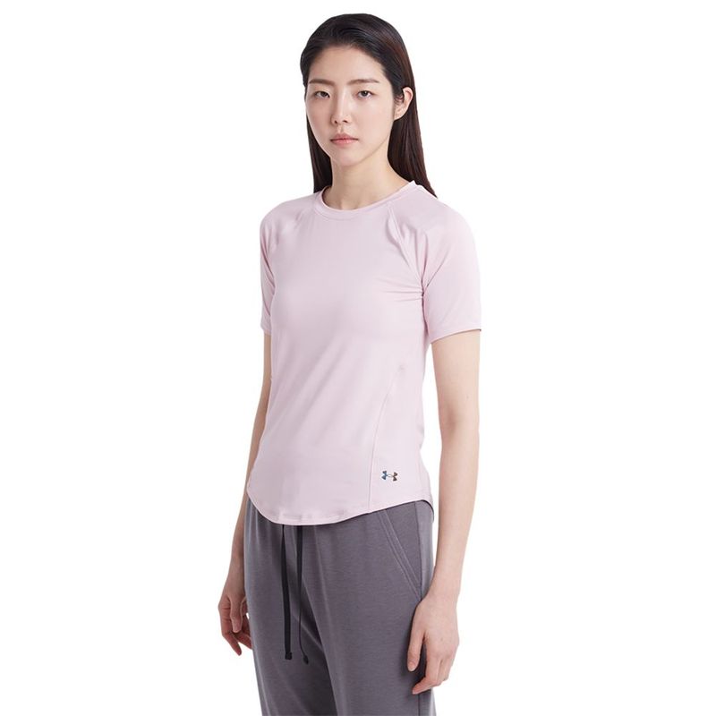 Camiseta-Manga-Corta-under-armour-para-mujer-Ua-Rush-Ss-para-entrenamiento-color-rosado.-Frente-Sobre-Modelo