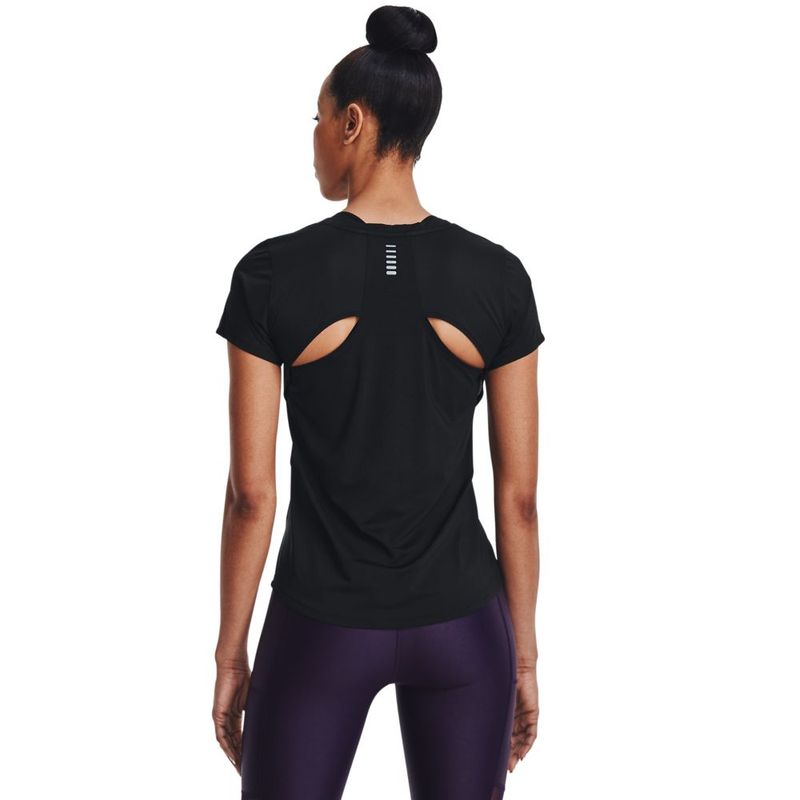Camiseta-Manga-Corta-under-armour-para-mujer-Ua-Isochill-Run-Laser-Tee-para-correr-color-negro.-Reverso-Sobre-Modelo
