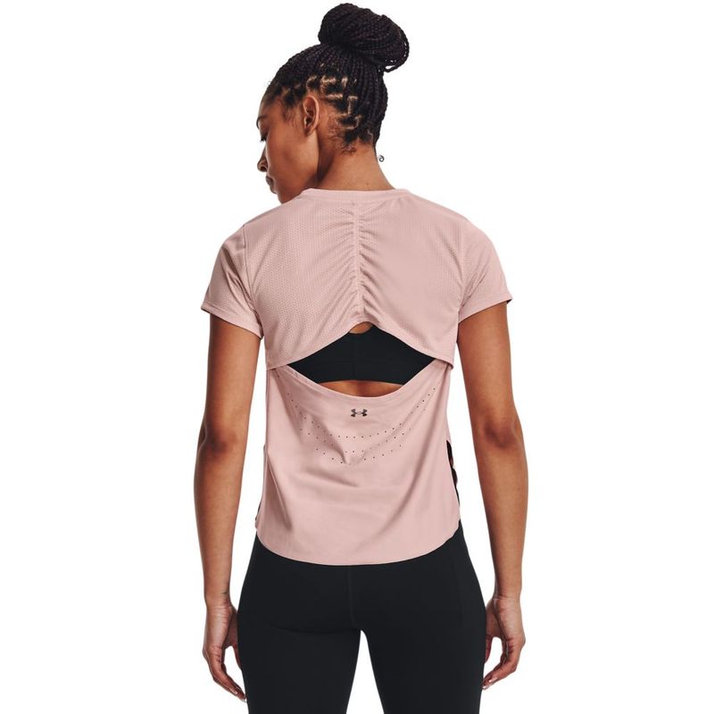 Camiseta-Manga-Corta-under-armour-para-mujer-Ua-Paceher-Tee-para-correr-color-rosado.-Reverso-Sobre-Modelo