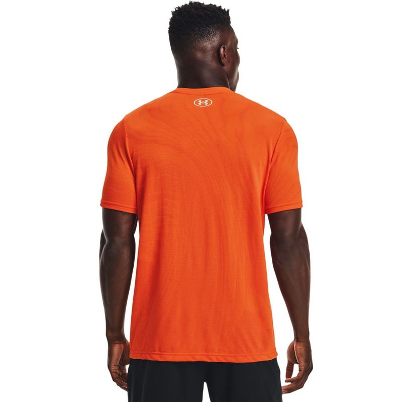 Camiseta-Manga-Corta-under-armour-para-hombre-Ua-Seamless-Surge-Ss-para-entrenamiento-color-naranja.-Reverso-Sobre-Modelo