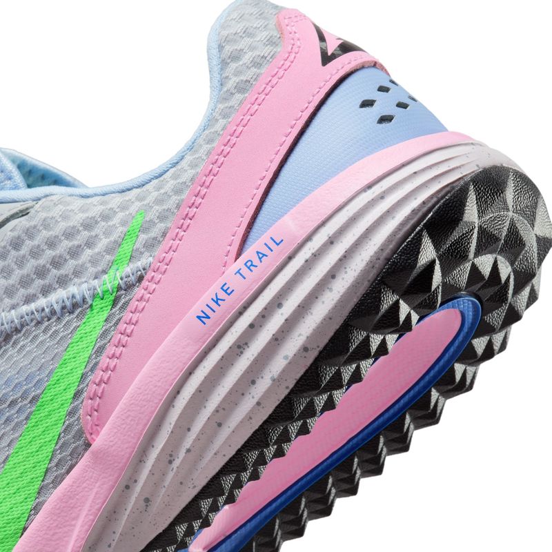 Tenis-nike-para-mujer-Wmns-Nike-Juniper-Trail-para-correr-color-gris.-Detalle-2