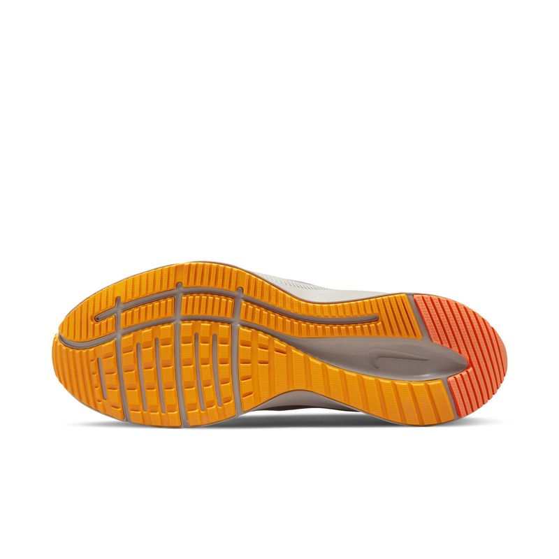 Tenis-nike-para-hombre-Nike-Quest-4-para-correr-color-gris.-Suela
