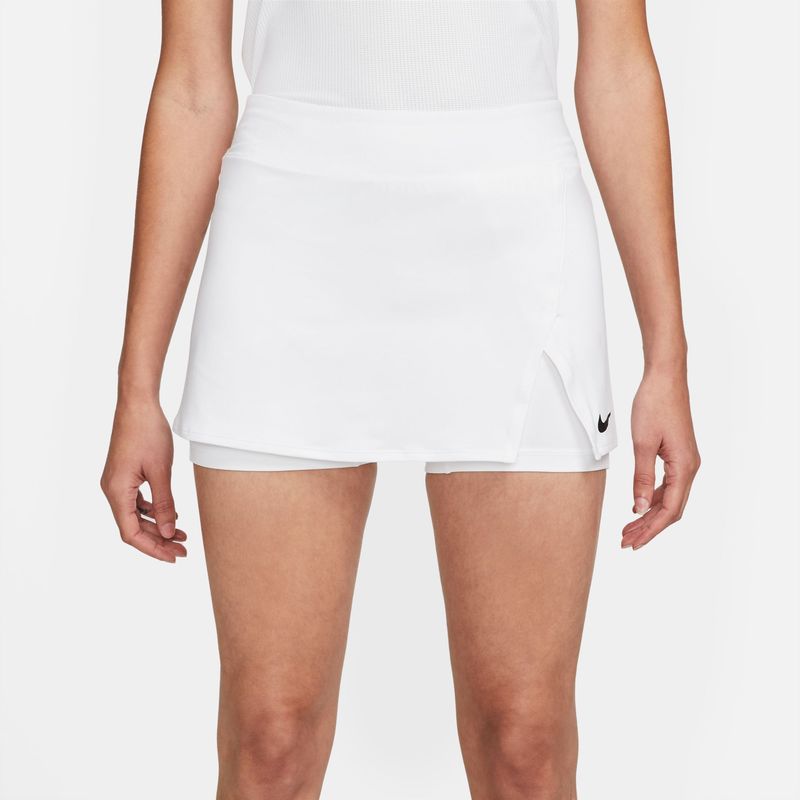 Falda-nike-para-mujer-W-Nkct-Df-Vctry-Skirt-Strt-para-tenis-color-blanco.-Frente-Sobre-Modelo