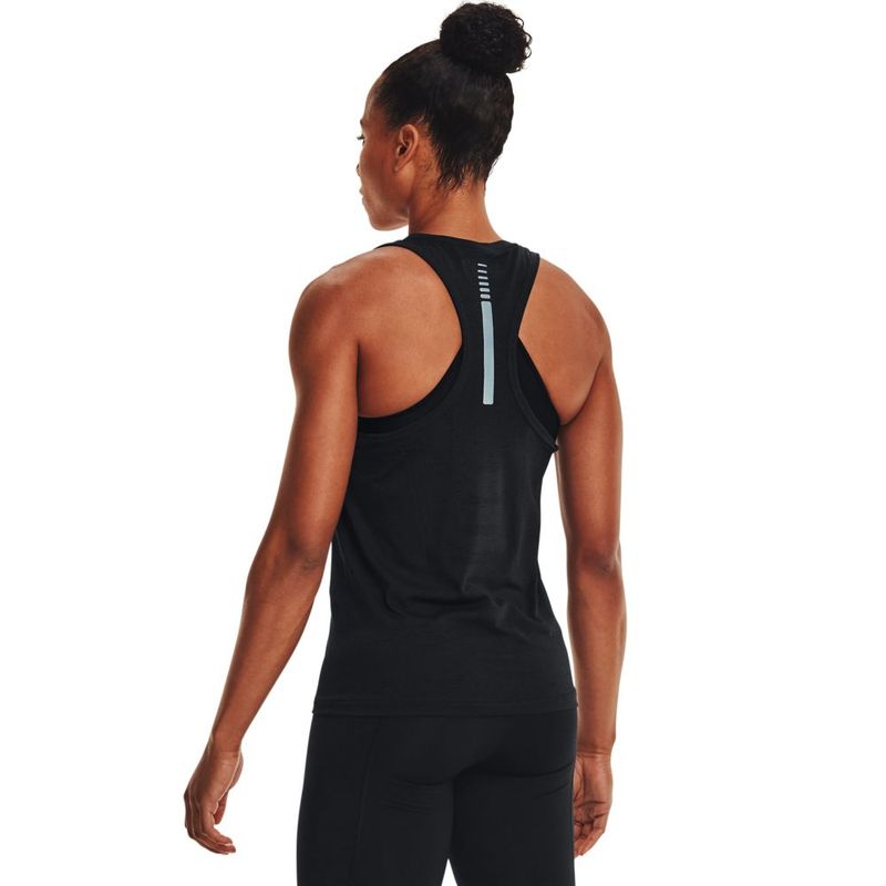 Camiseta-Manga-Sisa-under-armour-para-mujer-Ua-Seamless-Run-Tank-para-correr-color-negro.-Reverso-Sobre-Modelo