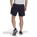 Pantaloneta-adidas-para-hombre-Run-It-Short-M-para-correr-color-azul.-Reverso-Sobre-Modelo
