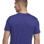 Camiseta-Manga-Corta-reebok-para-hombre-Ri-Big-Logo-Tee-para-entrenamiento-color-morado.-Detalle-Sobre-Modelo-2