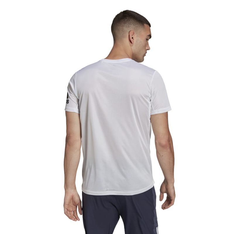 Camiseta-Manga-Corta-adidas-para-hombre-Run-It-Tee-M-para-correr-color-blanco.-Reverso-Sobre-Modelo