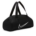 Maletin-nike-para-mujer-W-Nk-Gym-Club---2.0-para-entrenamiento-color-negro.-Frente-Sobre-Modelo