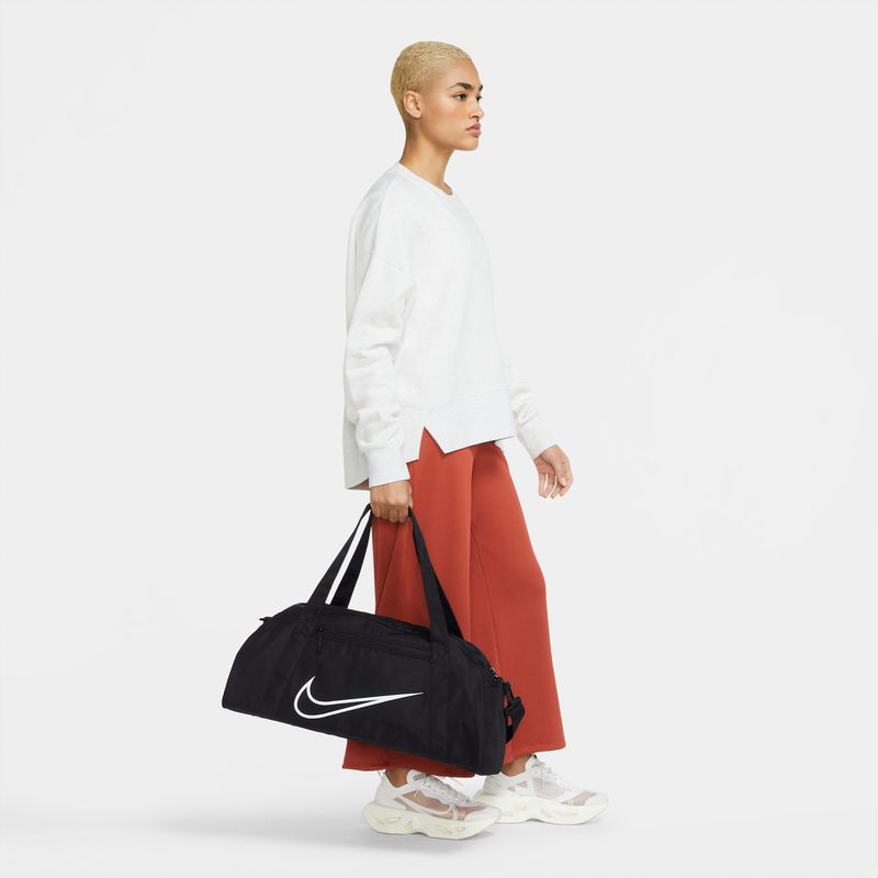 Maletin-nike-para-mujer-W-Nk-Gym-Club---2.0-para-entrenamiento-color-negro.-Detalle-1