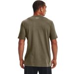 Camiseta-Manga-Corta-under-armour-para-hombre-Ua-Symbol-Grid-Ss-para-entrenamiento-color-verde.-Reverso-Sobre-Modelo