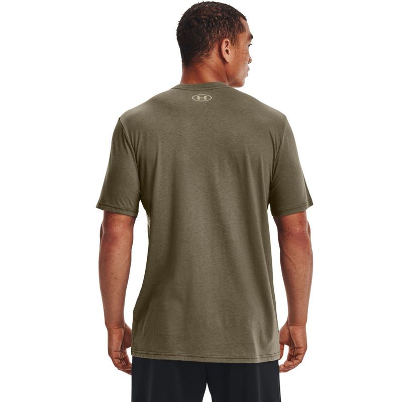 Camiseta-Manga-Corta-under-armour-para-hombre-Ua-Symbol-Grid-Ss-para-entrenamiento-color-verde.-Reverso-Sobre-Modelo