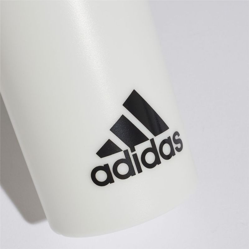Botella-adidas-para-hombre-Perf-Bttl-05-para-entrenamiento-color-blanco.-Detalle-2