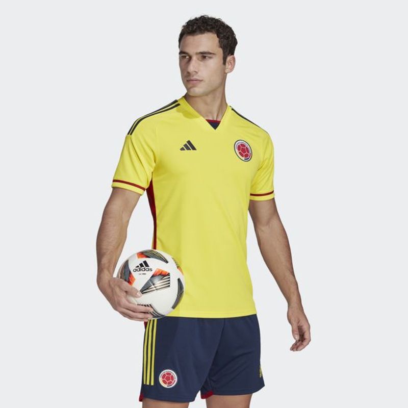 Camiseta-De-Equipo-adidas-para-hombre-Fcf-H-Jsy-para-futbol-color-amarillo.-Modelo-En-Movimiento