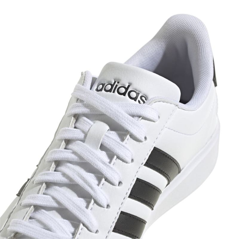 Tenis-adidas-para-mujer-Grand-Court-2.0-para-moda-color-blanco.-Detalle-1