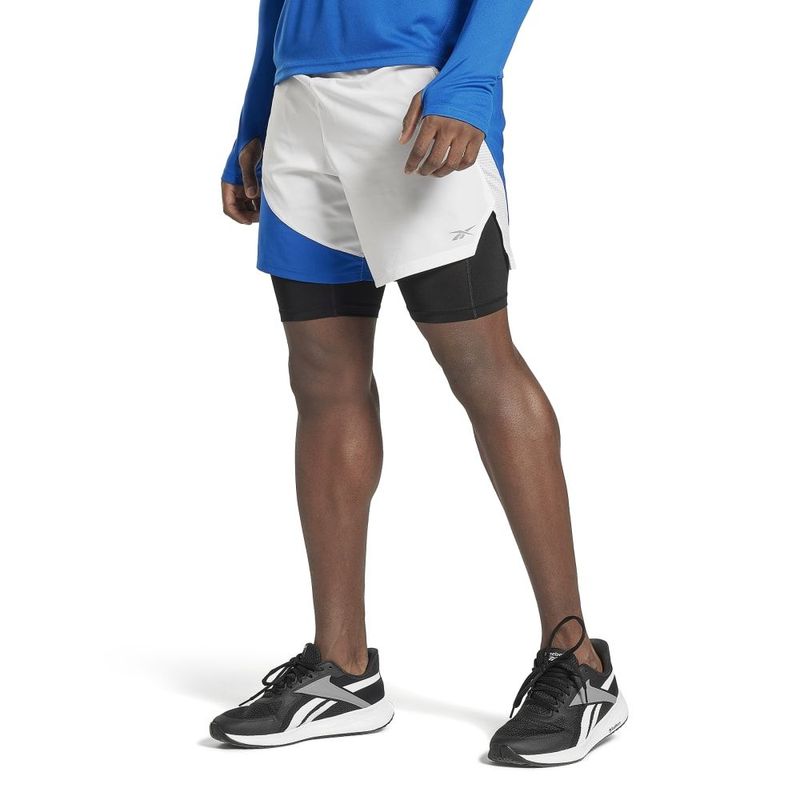 Pantaloneta-reebok-para-hombre-Running--2-1--Short-para-correr-color-azul.-Frente-Sobre-Modelo