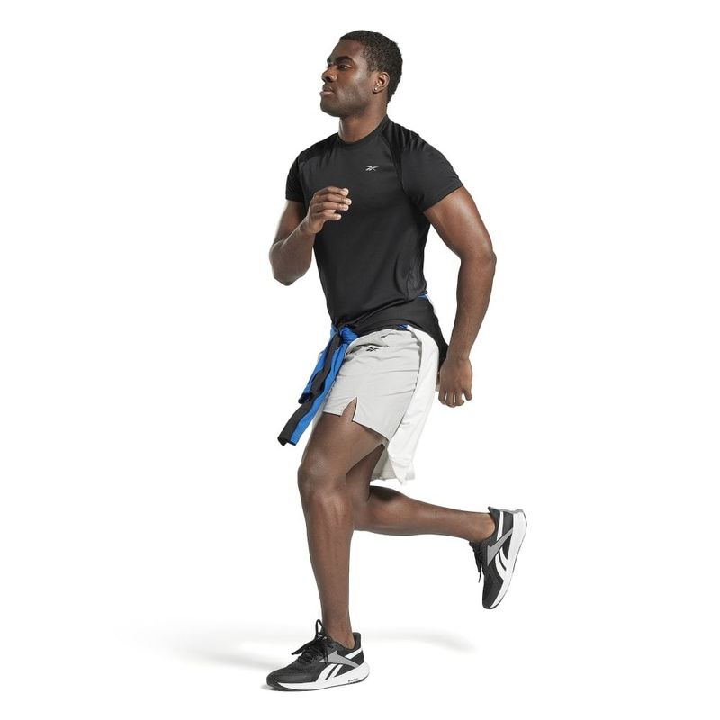 Camiseta-Manga-Corta-reebok-para-hombre-Running-Ss-Speedwick-Tee-para-correr-color-negro.-Outfit-Completo