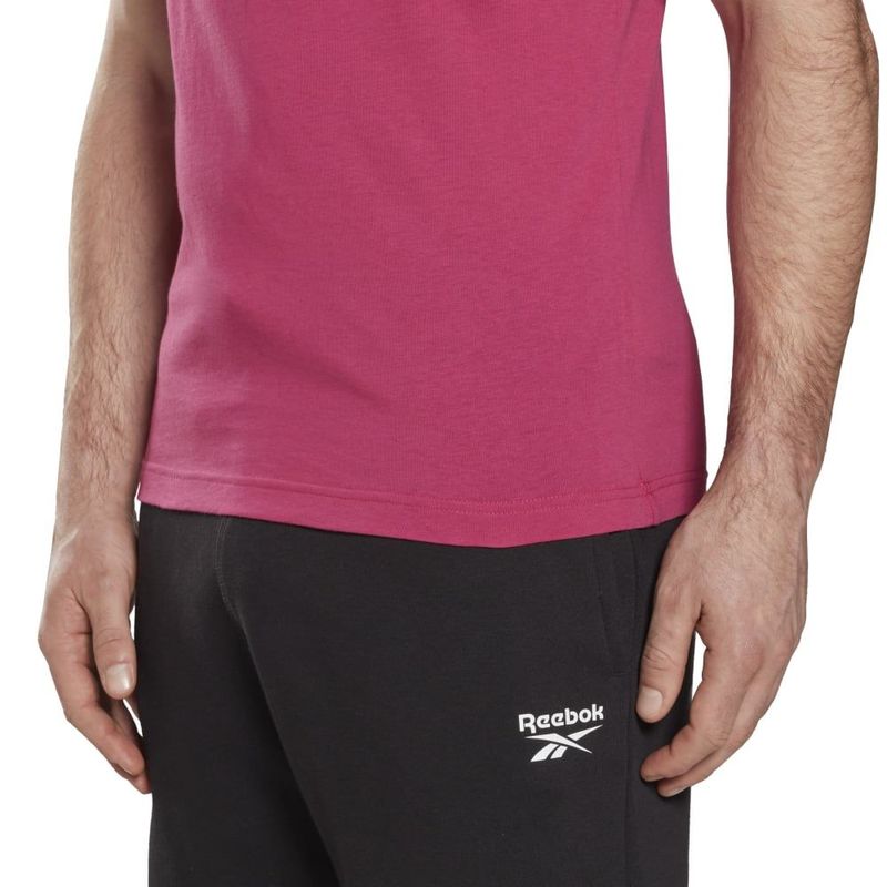 Camiseta-Manga-Corta-reebok-para-hombre-Ri-Big-Logo-Tee-para-entrenamiento-color-rosado.-Detalle-Sobre-Modelo-2