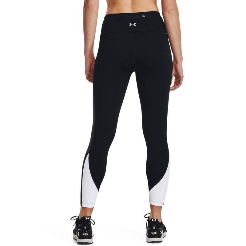 Licra-under-armour-para-mujer-Ua-Paceher-Ankle-Tight-para-correr-color-negro.-Reverso-Sobre-Modelo