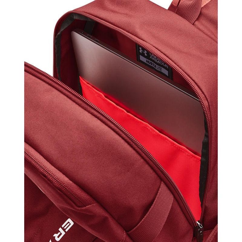 Morral-under-armour-para-hombre-Ua-Hustle-Lite-Backpack-para-entrenamiento-color-rojo.-Almacenamiento