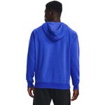 Camiseta-Manga-Larga-under-armour-para-hombre-Ua-Rival-Fleece-Big-Logo-Hd-para-entrenamiento-color-azul.-Reverso-Sobre-Modelo