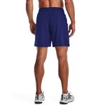 Pantaloneta-under-armour-para-hombre-Ua-Woven-7In-Shorts-para-entrenamiento-color-azul.-Reverso-Sobre-Modelo