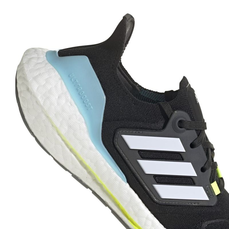 Tenis-adidas-para-mujer-Ultraboost-22-W-para-correr-color-negro.-Detalle-1