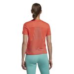 Camiseta-Manga-Corta-reebok-para-mujer-Wor-Run-Speedwick-Tee-para-correr-color-naranja.-Reverso-Sobre-Modelo