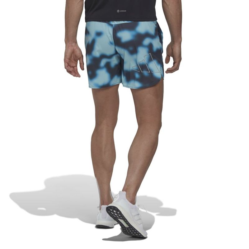 Pantaloneta-adidas-para-hombre-Run-Icons-Short-para-correr-color-multicolor.-Reverso-Sobre-Modelo