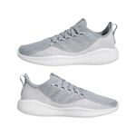 Tenis-adidas-para-mujer-Fluidflow-2.0-para-correr-color-gris.-Par-Alineados