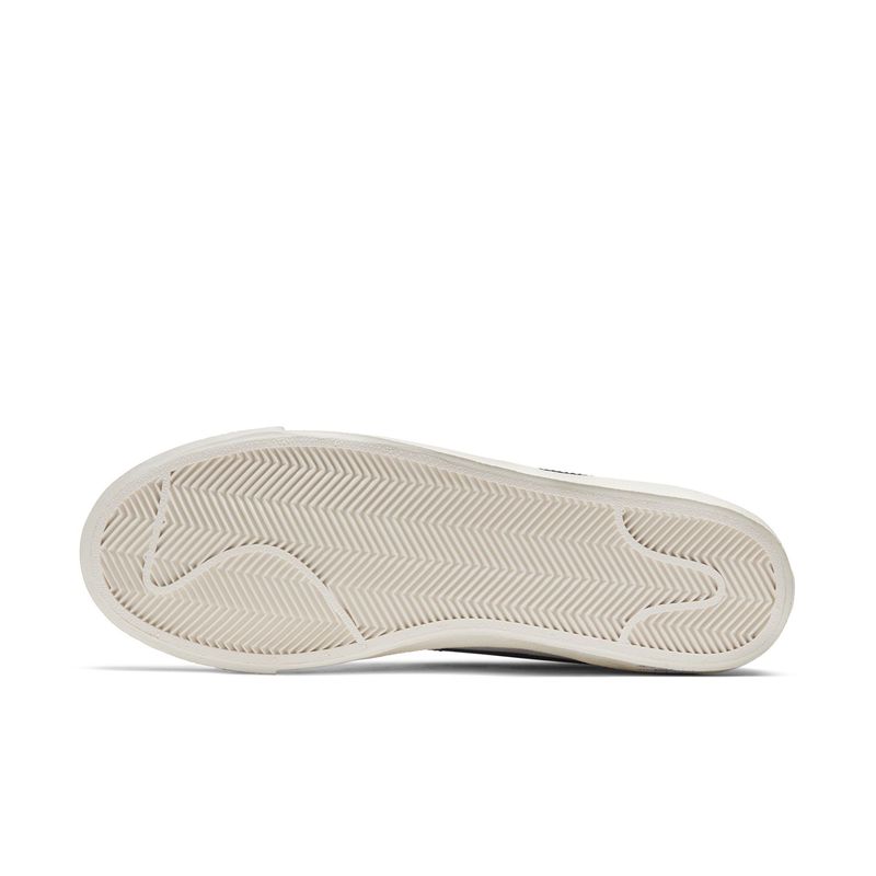 Tenis-nike-para-hombre-Blazer-Mid--77-Vntg-para-moda-color-blanco.-Suela