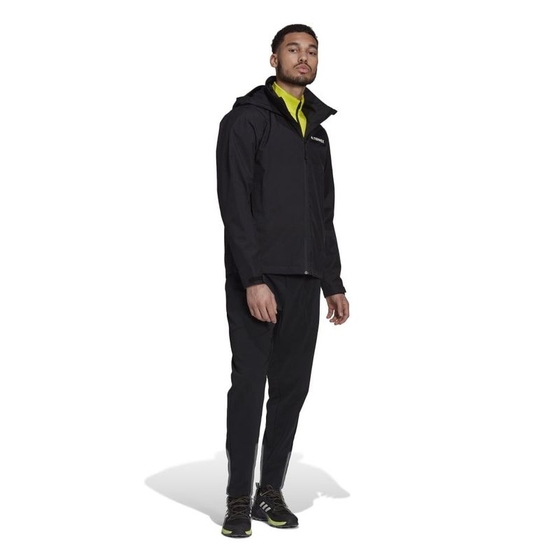 Chaqueta-adidas-para-hombre-Multi-Rr-Jacket-para-outdoor-color-negro.-Outfit-Completo