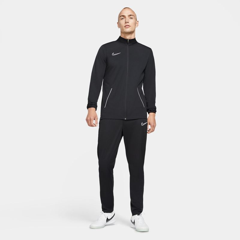 Conjunto-nike-para-hombre-M-Nk-Dry-Acd21-Trk-Suit-K-para-futbol-color-negro.-Frente-Sobre-Modelo