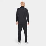 Conjunto-nike-para-hombre-M-Nk-Dry-Acd21-Trk-Suit-K-para-futbol-color-negro.-Reverso-Sobre-Modelo