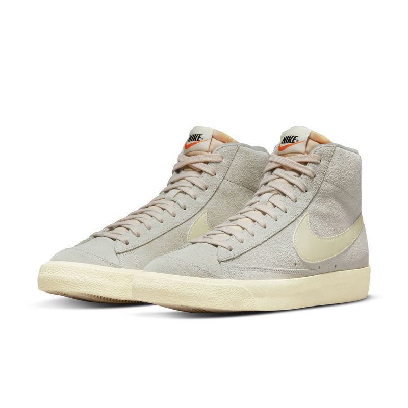 Tenis-nike-para-hombre-Blazer-Mid--77-Prm-Vtg-para-moda-color-negro.-Par-Alineados