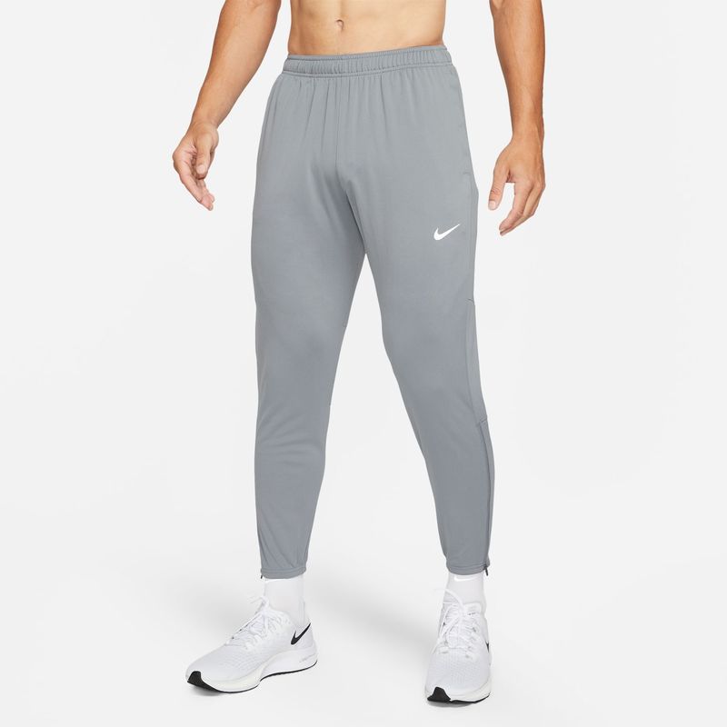 Pantalon-nike-para-hombre-M-Nk-Df-Chllgr-Knit-Pant-para-correr-color-negro.-Frente-Sobre-Modelo