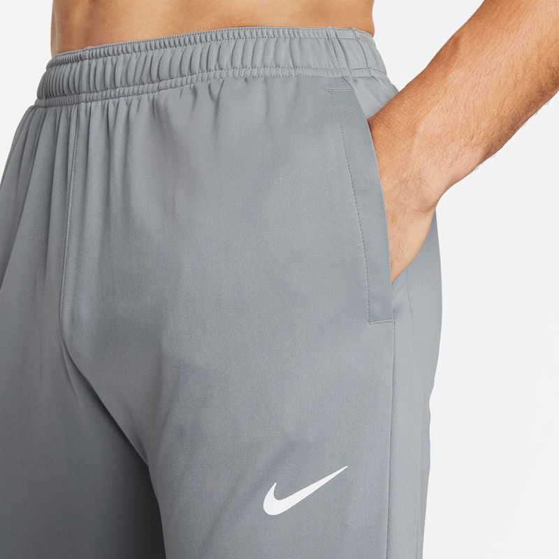 Pantalon-nike-para-hombre-M-Nk-Df-Chllgr-Knit-Pant-para-correr-color-negro.-Zoom-Frontal-Sobre-Modelo