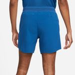 Pantaloneta-nike-para-hombre-Rafa-M-Nkct-Dfadv-Short-7In-para-tenis-color-azul.-Reverso-Sobre-Modelo