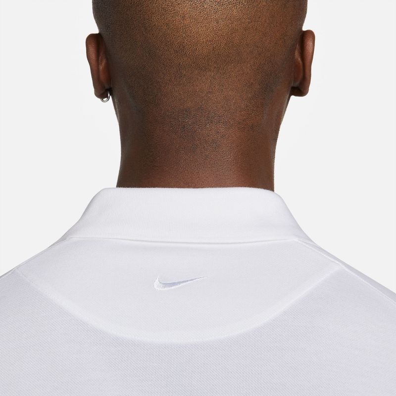 Camiseta-Manga-Corta-nike-para-hombre-The-Nike-Polo-Df-Rafa-Slim-para-tenis-color-blanco.-Zoom-Frontal-Sobre-Modelo